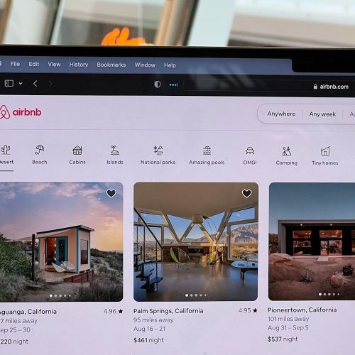 graphical user interface, airbnb platform